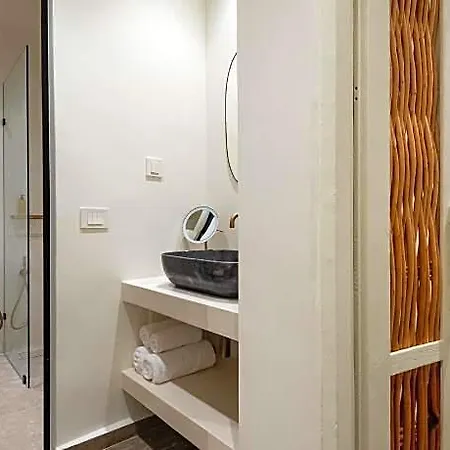 Oasis Hotel